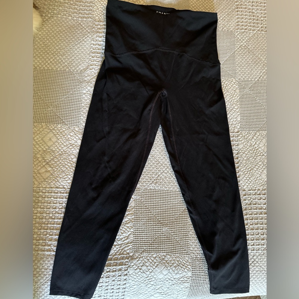 Spanx by sara Blakely black leggings 68% nylon/32% elastane